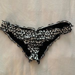 Cheeky bikini bottoms